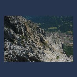 2010-07-09_12-28_Karwendel-HW_Grat2_Aufstieg_Blick-Mittenwald (3).JPG